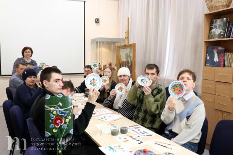 Пациенты Алтайской краевой клинической психиатрической больницы им. Ю.К. Эрдмана посетили мероприятия Художественного музея. 21 февраля 2020 года