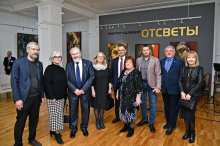 Художественный музей поздравил прославленного земляка, Заслуженного художника РФ Виктора Калинина с открытием персональной выставки &laquo;Отсветы&raquo; в Новосибирском художественном музее. 25 апреля 2024 года