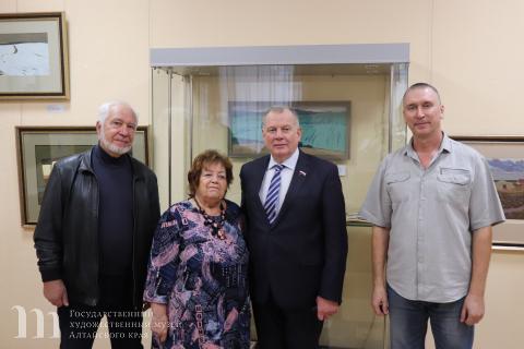 В.С. Кузнецов, И.К. Галкина, И.И. Лоор, Е.Ю. Пешков на выставке &laquo;Герои и романтики. Портрет целинной эпохи&raquo;