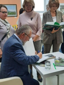 Художественный музей принял участие в открытии выставки &laquo;По старым тропам&raquo; и презентации альбома &laquo;Тропой вдохновения&raquo; Валерия Булатова в АКУНБ им. Шишкова