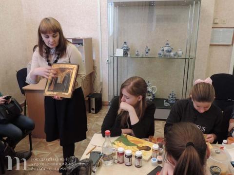 Занятие &laquo;Знакомство с русской иконой&raquo; в Художественном музее