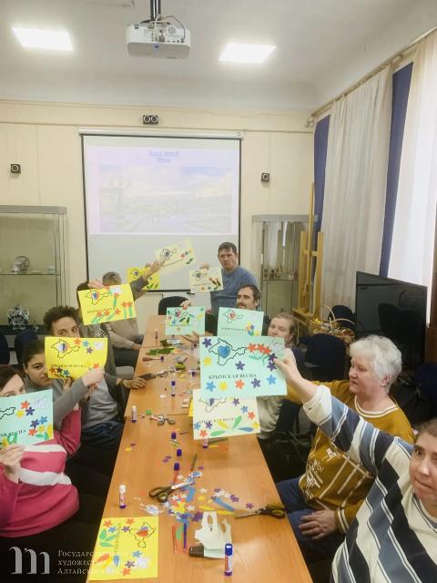 В Художественном музее состоялось занятие, посвященное годовщине присоединения Крыма к России