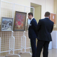 На выставке произведений ГХМАК в Доме культуры Октябрьский