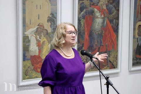 40-летие профессиональной деятельности отметила заместитель директора Художественного музея по научно-исследовательской работе Наталья Царева